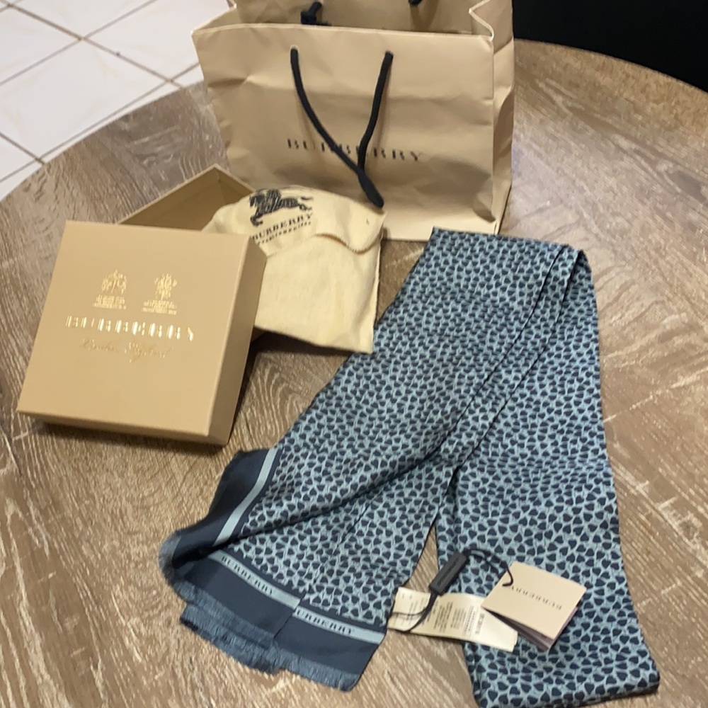 Burberry Hearts Print Teal Color Scarf New/Never Worn